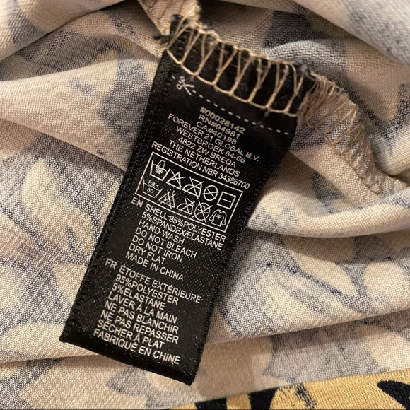 Damask printed tunic with flutter sleeves - Picture 4 of 5